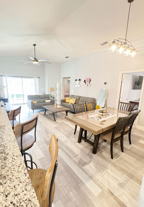 Dining - Spacious 5-bedroom house in Davenport with Private pool and Ravine view (Davenport)