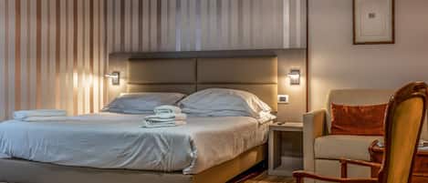 1 bedroom, desk, WiFi, bed sheets