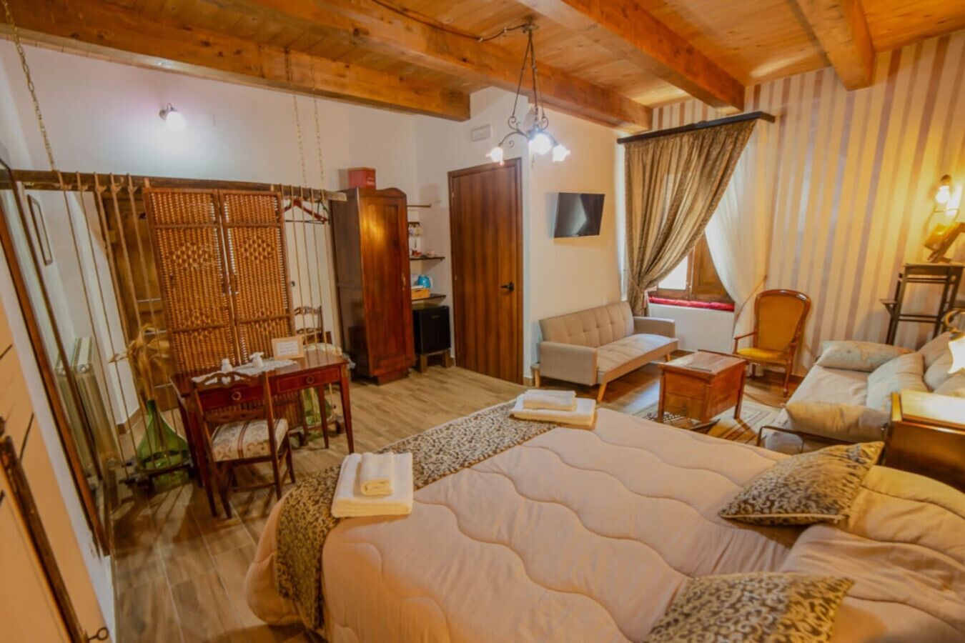 1 Schlafzimmer, Schreibtisch, WLAN, Bettwäsche