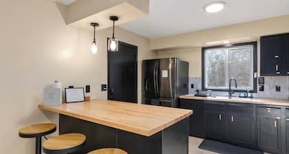 Zen Den Oasis: Retreat in Nature, 4-Bedroom Home on 10 Acres of Private Land