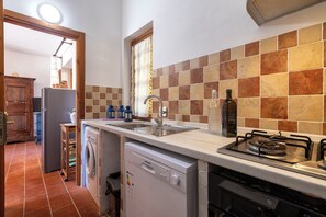 Refrigerador, horno, parrilla de estufa y lavavajillas 