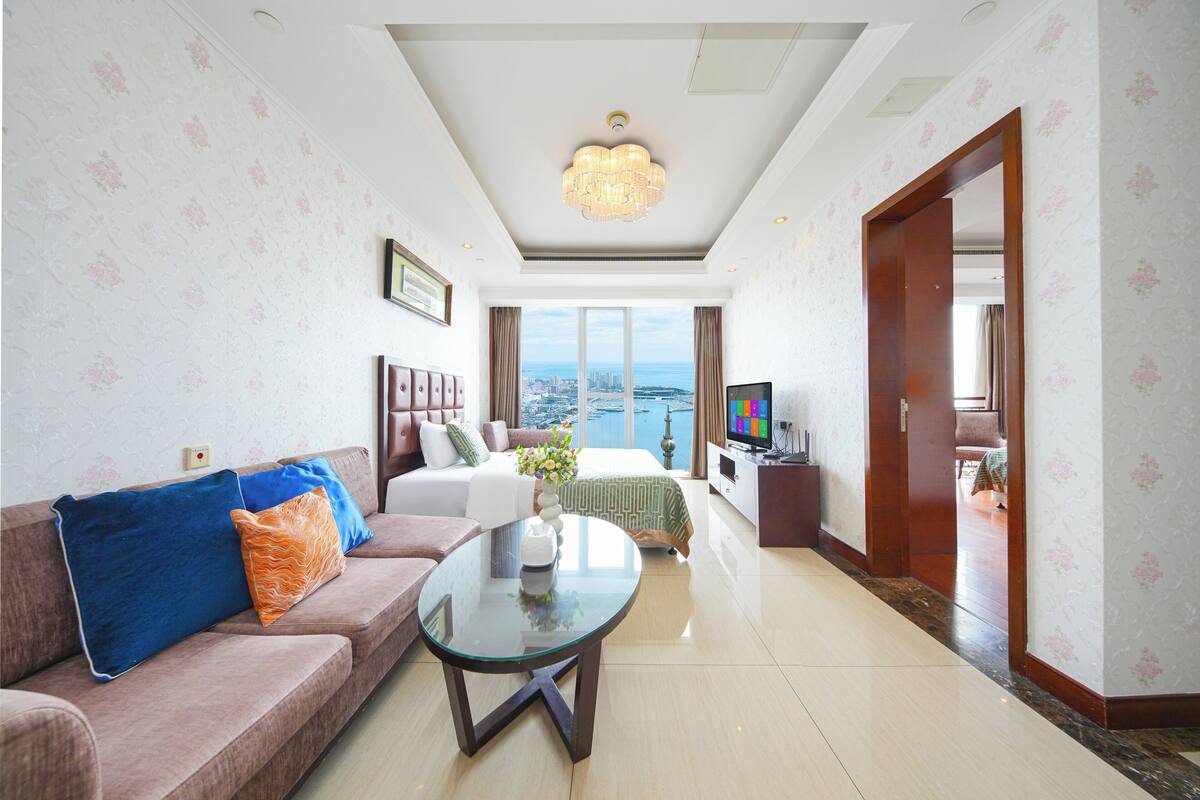 Family Apartment | Desk, laptop workspace, free WiFi, bed sheets