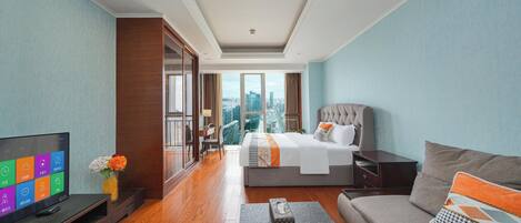 City view Bedroom | 1 bedroom, desk, laptop workspace, free WiFi