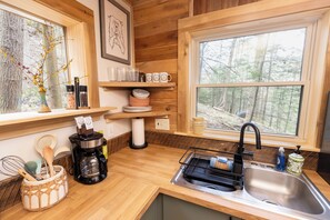 Fridge, oven, coffee/tea maker, cookware/dishes/utensils - Foxglove | Inside Nada Tunnel | Trails + Hot Tub (Stanton)