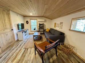 TV, DVD player - Foxglove | Inside Nada Tunnel | Trails + Hot Tub (Stanton)