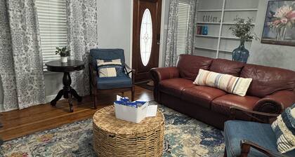 Gorgeous quiet and cozy 3 bedroom/ 2 bathroom home awaits you!