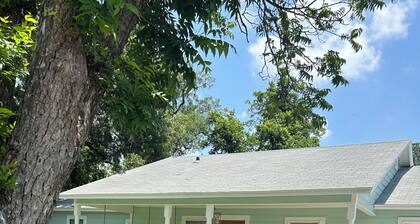 Gorgeous quiet and cozy 3 bedroom/ 2 bathroom home awaits you!