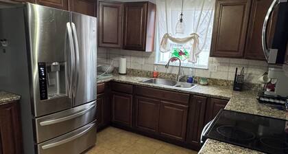 Gorgeous quiet and cozy 3 bedroom/ 2 bathroom home awaits you!