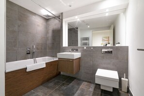 Haartrockner, Seife, Toilettenpapier