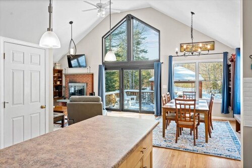 Mountain View Home with Hot Tub – Sleeps 10