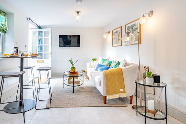 TV - The Vault, Southwold (Southwold)