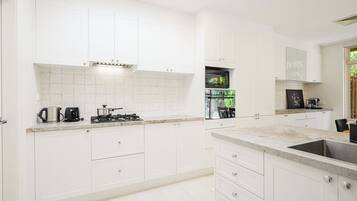 Microwave, oven, stovetop, dishwasher