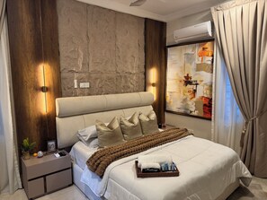 3 bedrooms, in-room safe, desk, iron/ironing board