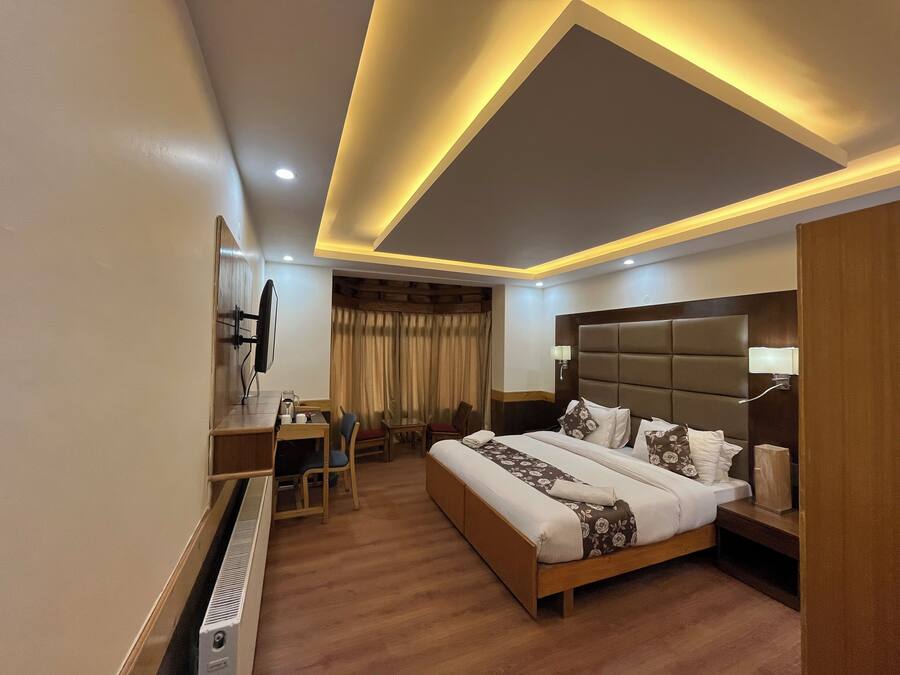 Una scrivania, Wi-Fi gratuito, lenzuola