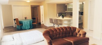 Spacious Family-Friendly Suite Near Cultus Lake with Private Entrance & Patio