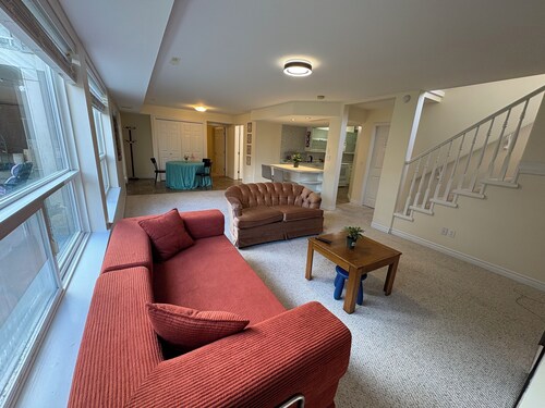 Spacious Family-Friendly Suite Near Cultus Lake with Private Entrance & Patio