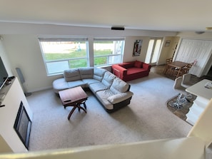 Smart TV - Spacious 2-Bedroom Suite Near Cultus Lake with Private Entrance & Patio (Chilliwack)