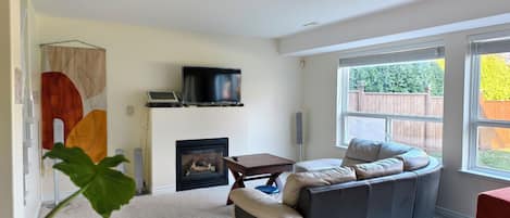 Smart TV, fireplace