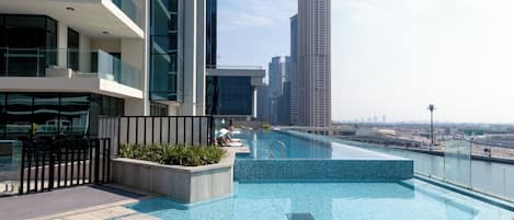 室外游泳池