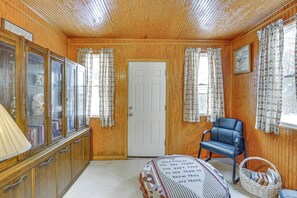 Interior - 15 Mi to Dtwn Detroit: Cozy Family Home w/ Yard! (Detroit)