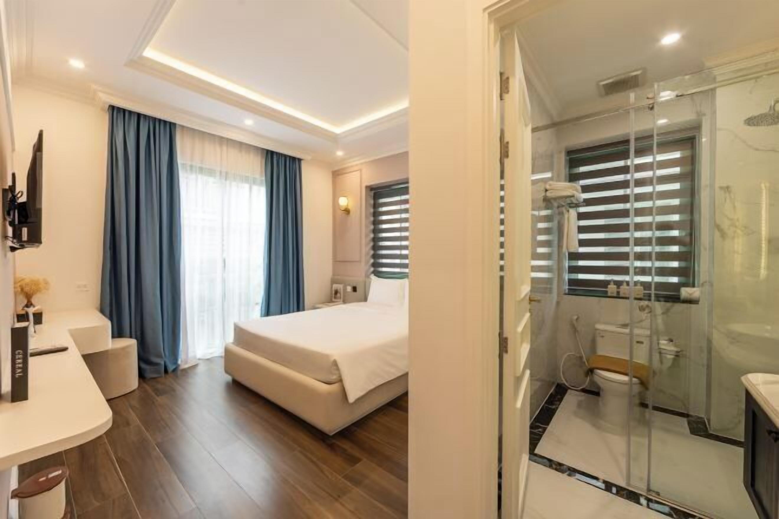 Minibar, individually furnished, desk, laptop workspace