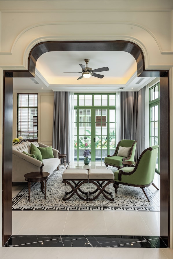 Family Villa, 4 Bedrooms, Pool View | Living area