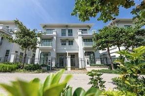 Family Villa, 4 Bedrooms, Garden View | 4 bedrooms, minibar, individually furnished, desk