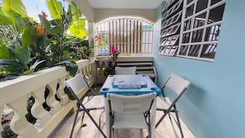 屋外ダイニングエリア