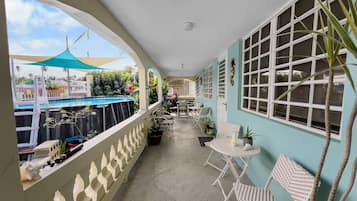 屋外ダイニングエリア