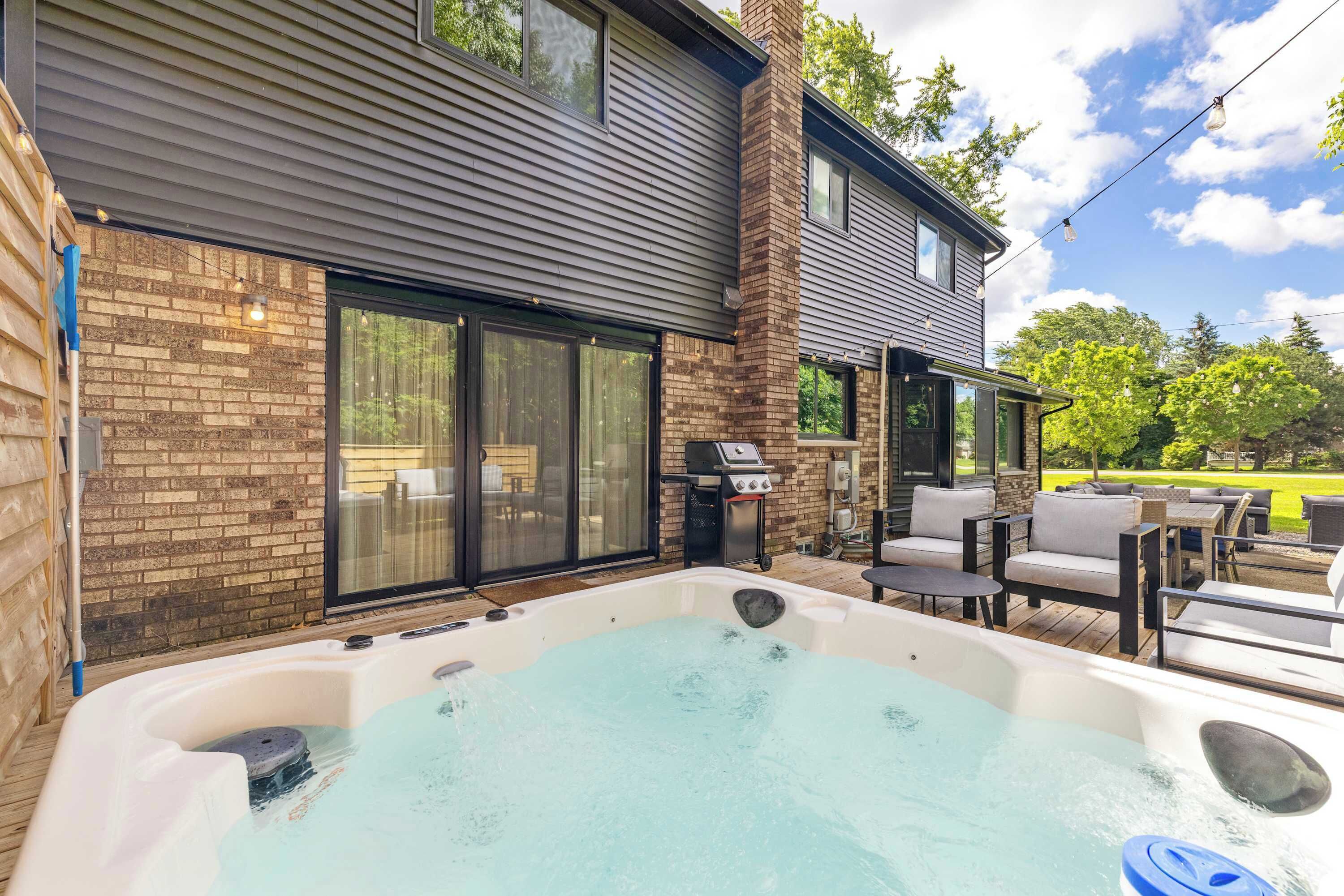 Outdoor spa tub