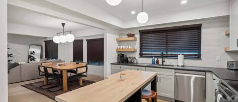 冰箱、微波炉、烤箱、炉灶