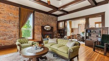 Smart TV, fireplace, books