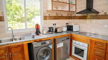 Køleskab, mikrobølgeovn, ovn, kogeplade