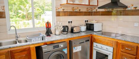 ثلاجة، ميكروويف، فرن، موقد طهي مسطح