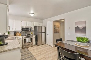 Refrigerador, microondas, horno y lavavajillas 