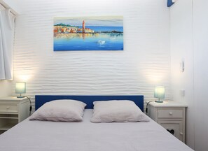 Iron/ironing board, free WiFi - Apartment with its feet in the water St Cyprien (Saint-Cyprien)