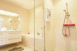 Shower - Rouzède Villa with Pool (Ecuras-Rouzède)