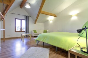 7 bedrooms, iron/ironing board, travel cot, WiFi