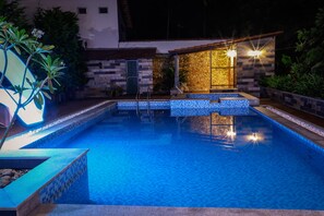 Bar im Pool