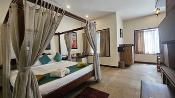 Luxury Suite | 1 bedroom, individually furnished, desk, laptop workspace
