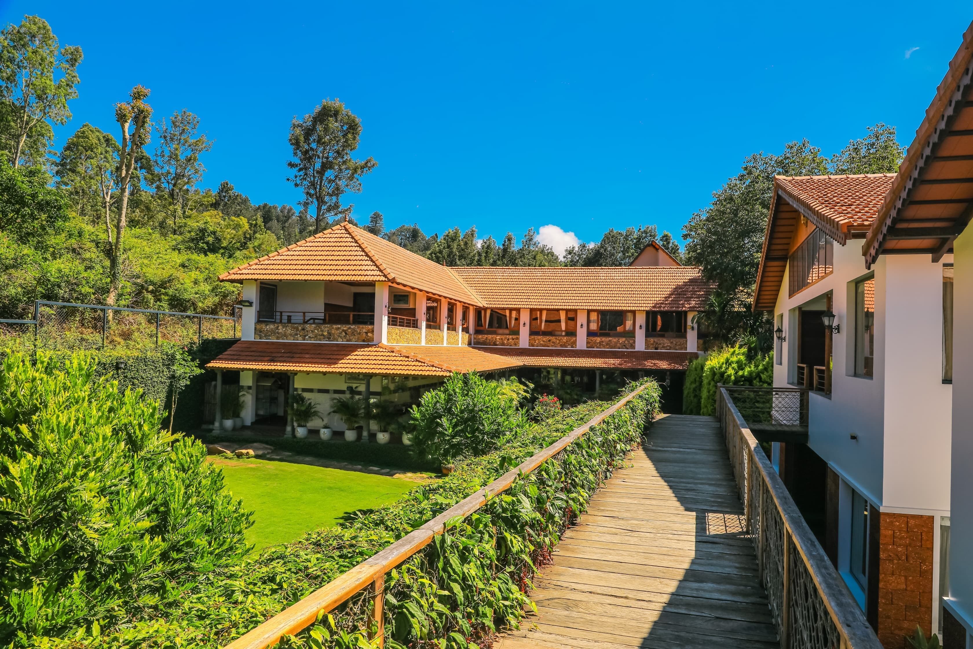 Vista frontal de la propiedad