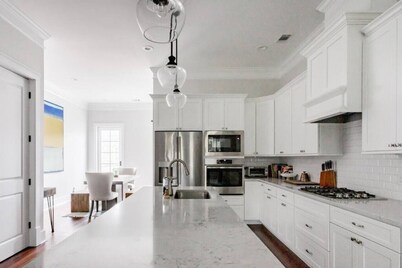 Liberty House - 3 Bedroom Downtown with Easy Parking