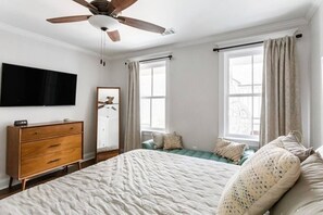 1 slaapkamer, een strijkplank/strijkijzer, reisbedje, gratis wifi