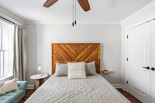 1 chambre, fer et planche à repasser, lit parapluie, Wi-Fi gratuit