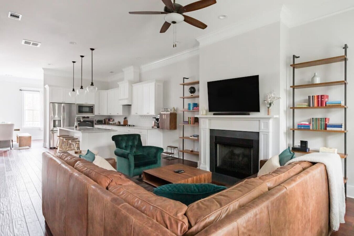 Smart TV, fireplace, books, stereo