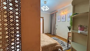 3 bedrooms, in-room safe, desk, laptop workspace