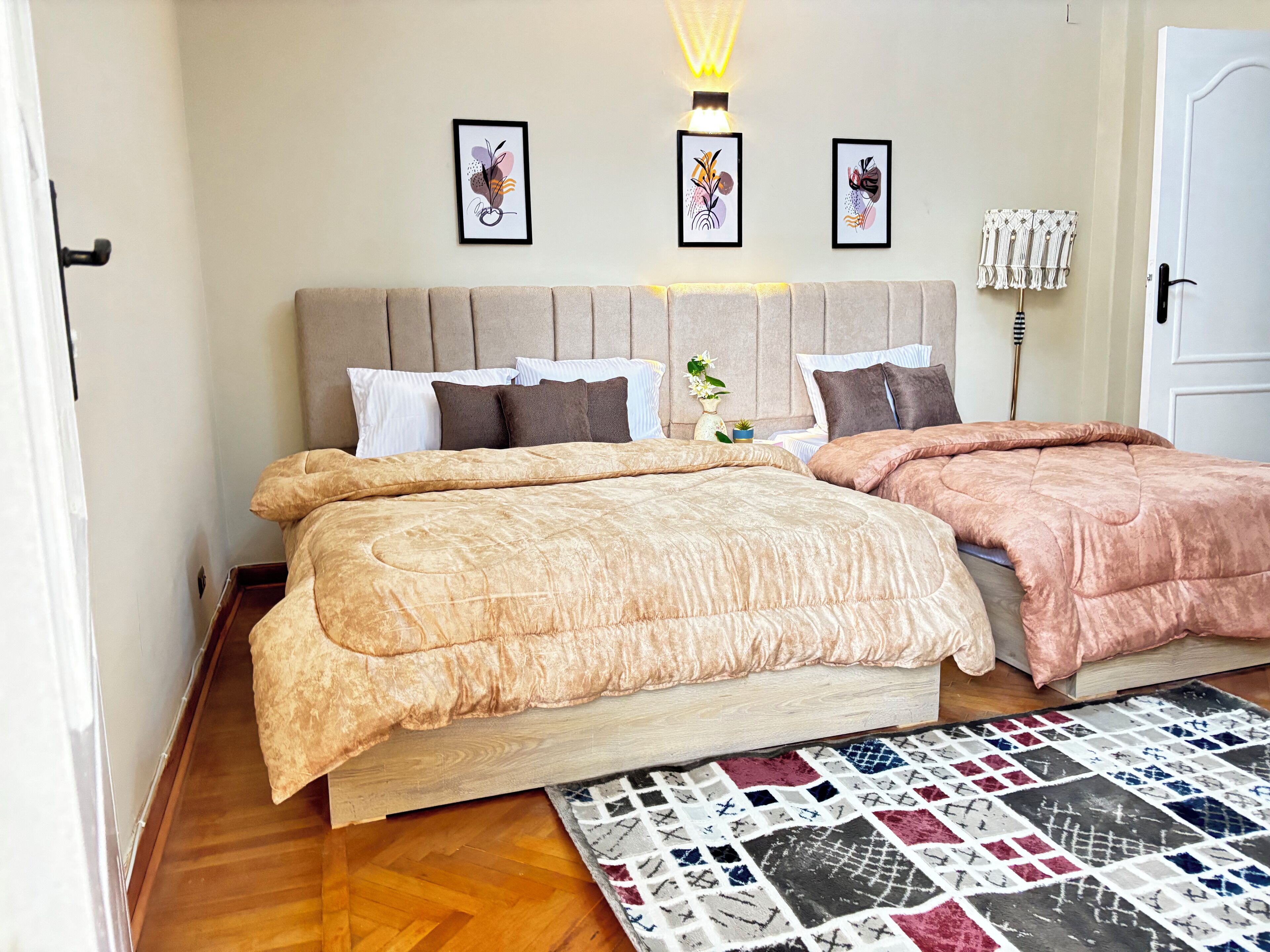 3 habitaciones, caja de seguridad en la habitación y escritorio 