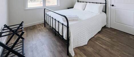 2 عدّة غرف نوم ومكتب وواي فاي مجانًا وملاءات أسرّة