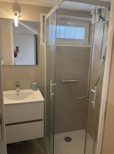 Room in Angers near the tram, with a shared kitchen and bathroom