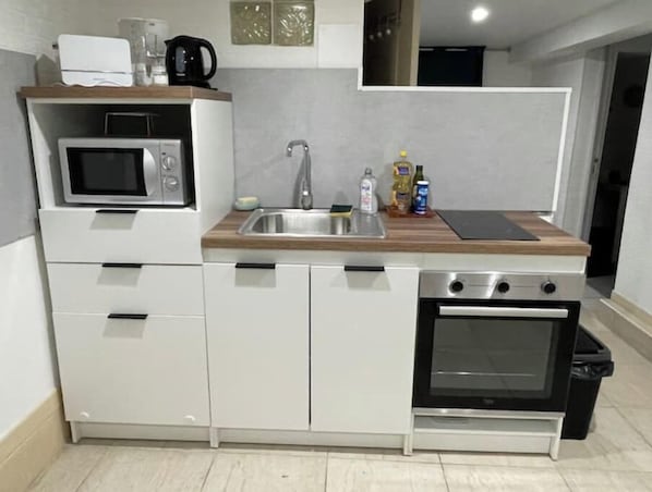 Micro-ondes, four, plaque de cuisson, lave-vaisselle